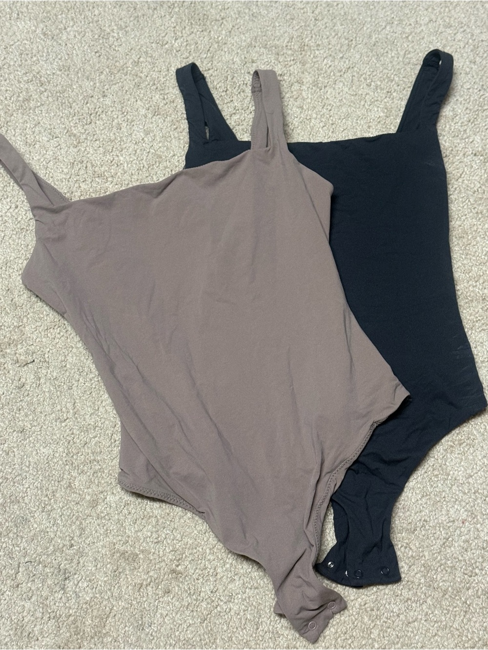 Skims Small Seamless bodysuits - Taupe/mavueish & Black